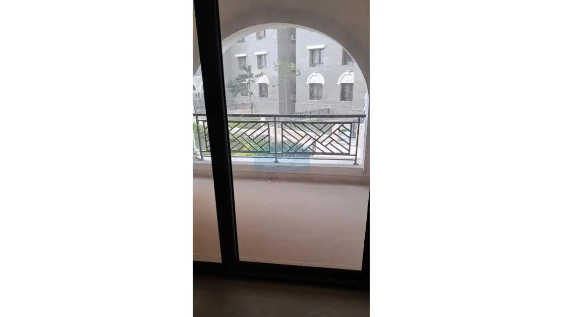 شقة رائعة للبيع بمساحة 400 متر