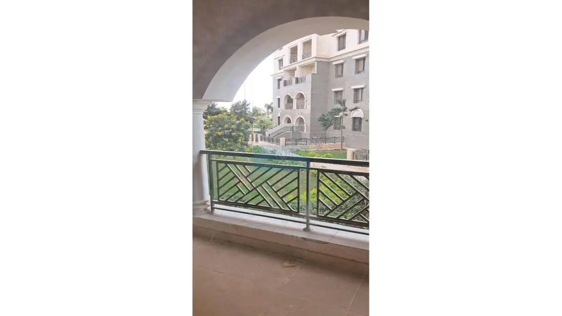 شقة رائعة للبيع بمساحة 400 متر