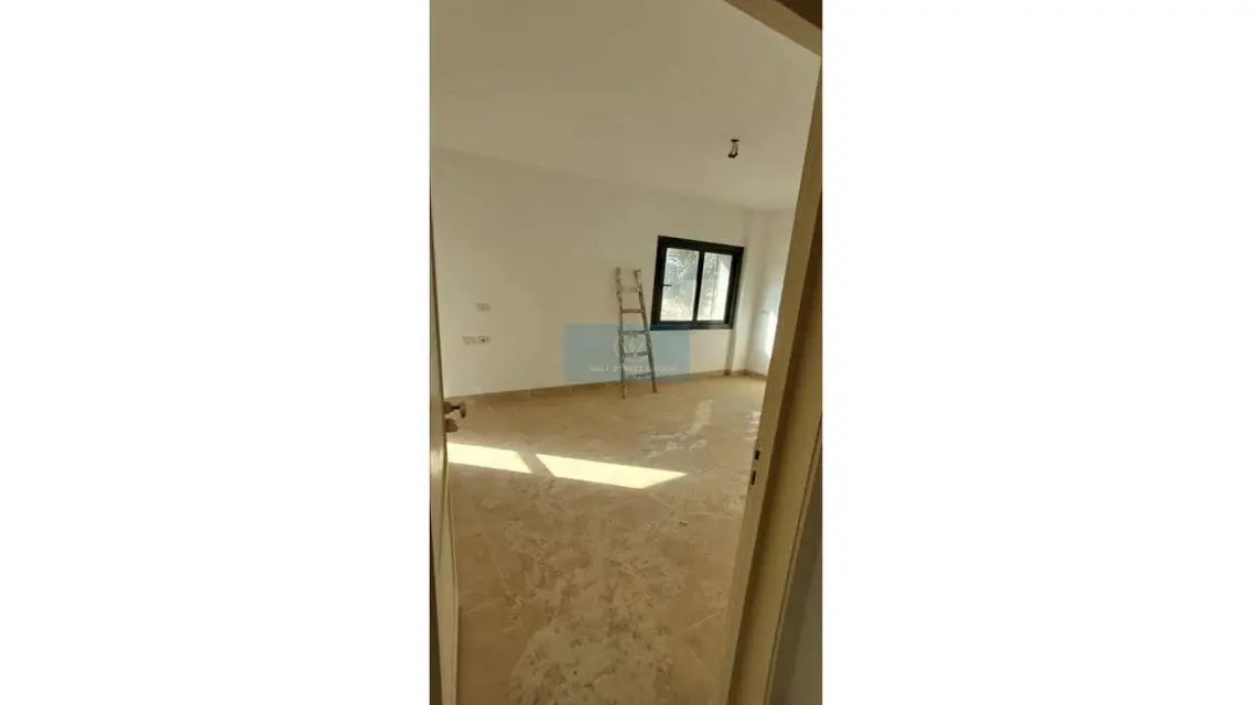 شقة رائعة للبيع بمساحة 400 متر