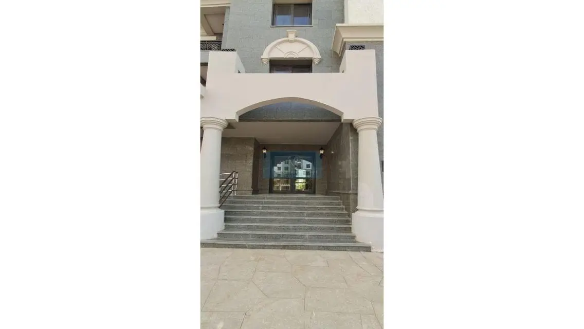 شقة رائعة للبيع بمساحة 400 متر