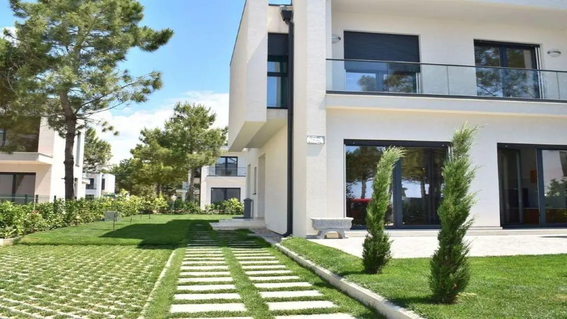Luxury Apartment for Sale with 360 Meters of Space