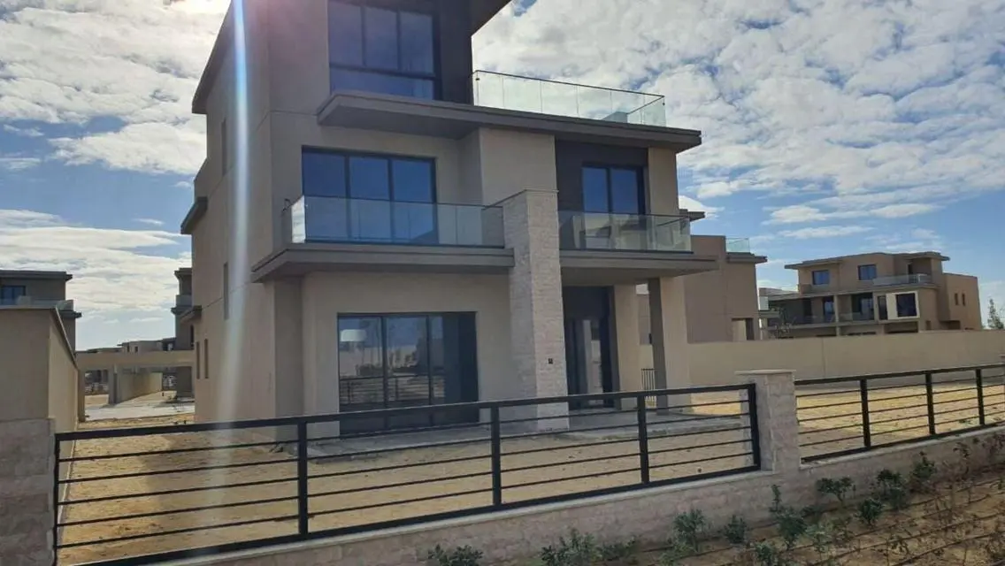 Luxury 8-Room Apartment for Sale with Private Pool and Garden