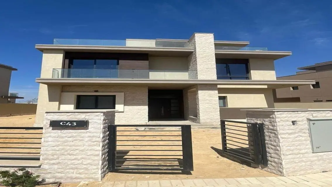 Luxury 8-Room Apartment for Sale with Private Pool and Garden
