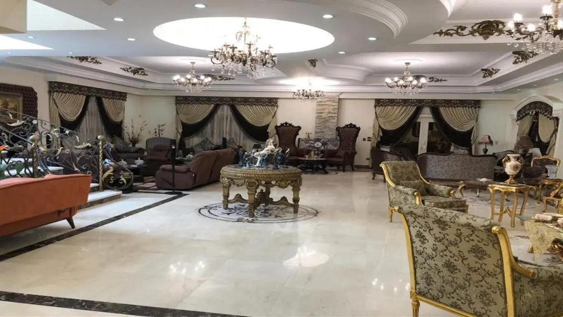 منزل فاخر للبيع في موقع متميز