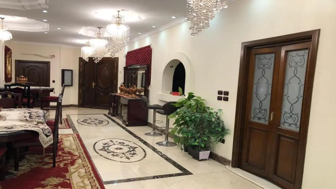 منزل فاخر للبيع في موقع متميز
