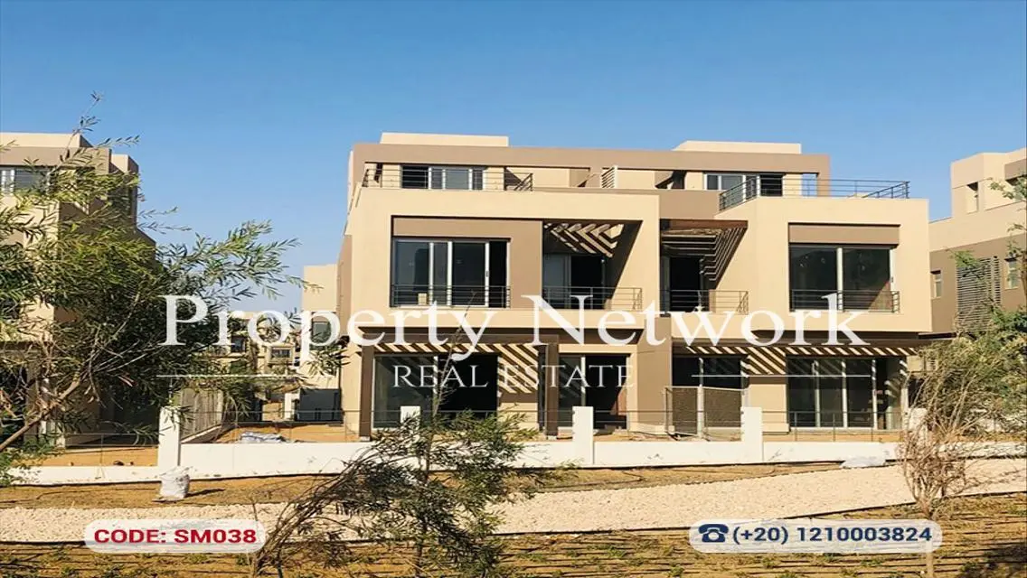 فيلا فاخرة للبيع مع حديقة خاصة في قلب المدينة
