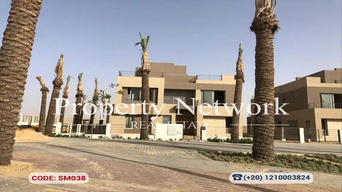 فيلا فاخرة للبيع مع حديقة خاصة في قلب المدينة