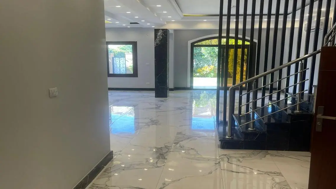 فيلا فاخرة للبيع 350 متر مع مسبح خاص