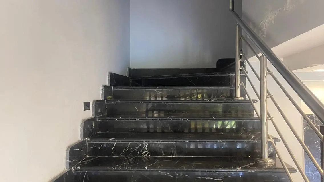 فيلا فاخرة للبيع 350 متر مع مسبح خاص