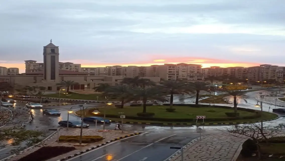 شقة فاخرة مع شرفة وحارس أمن للبيع
