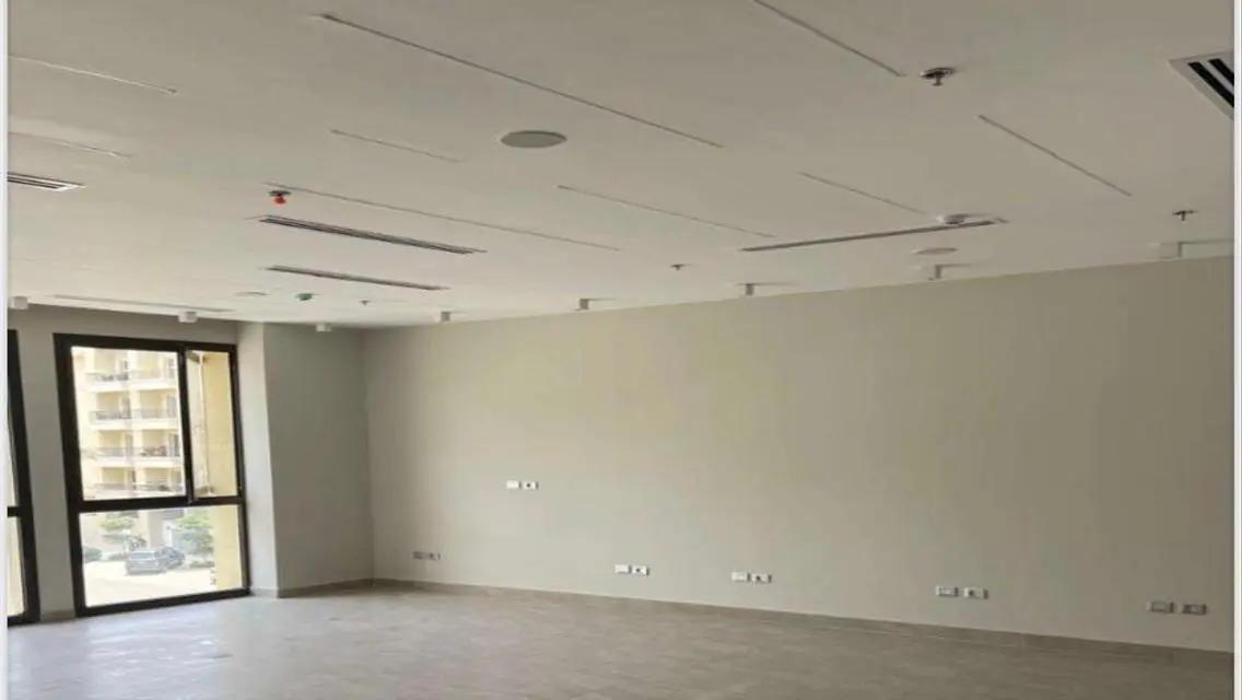 Great Investment Opportunity: Office with Ample Space