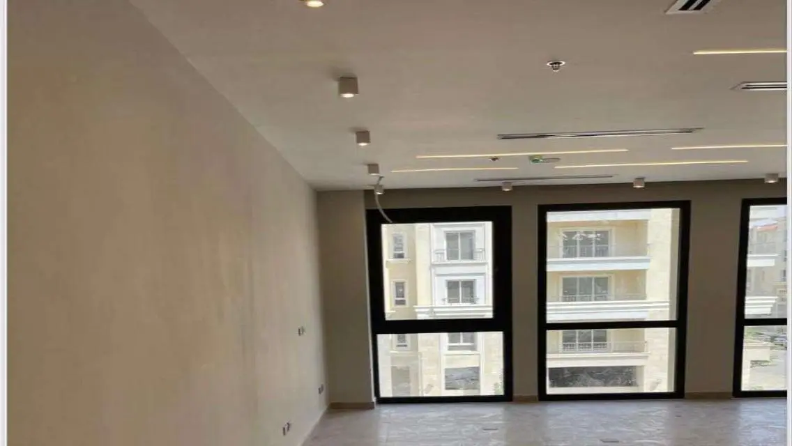 Great Investment Opportunity: Office with Ample Space