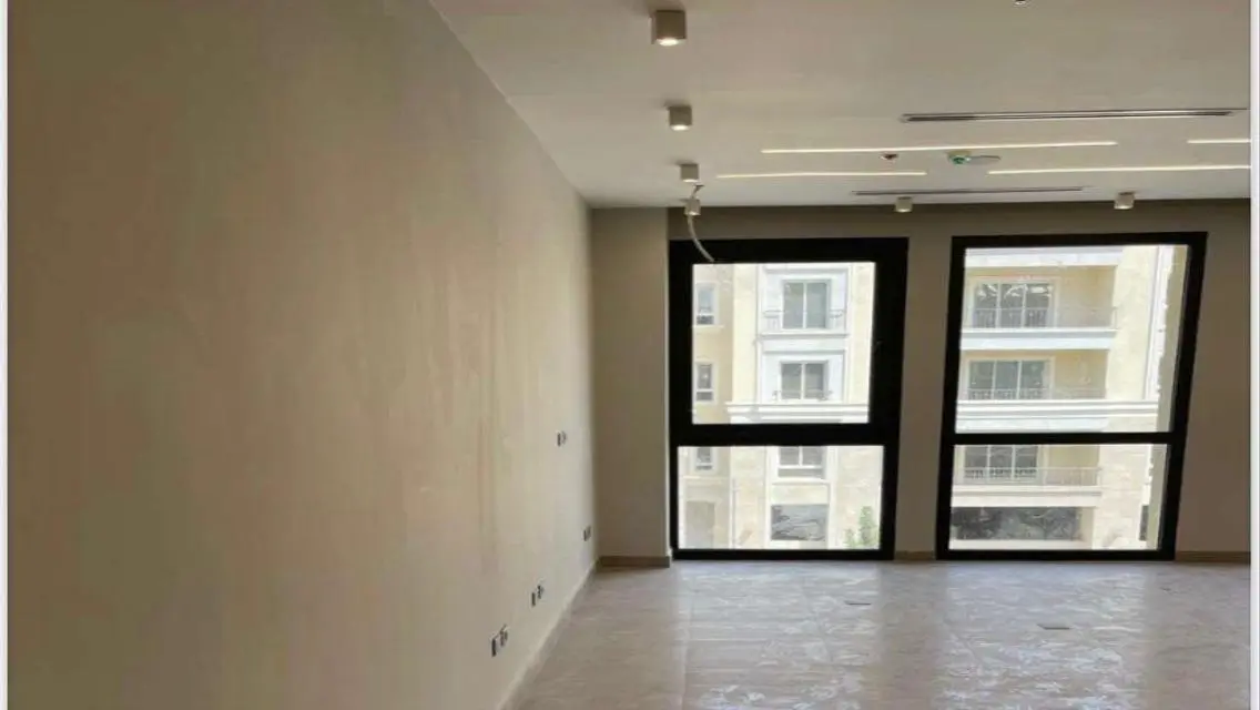 Great Investment Opportunity: Office with Ample Space