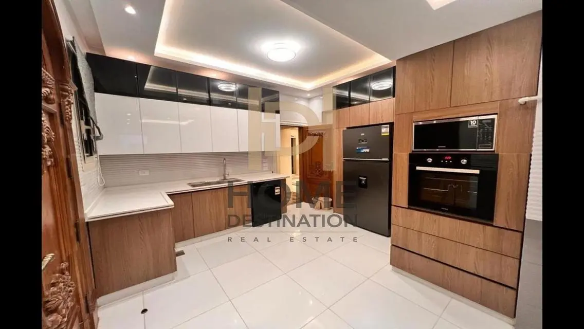 شقة فاخرة للبيع في سكاي بلازا مول