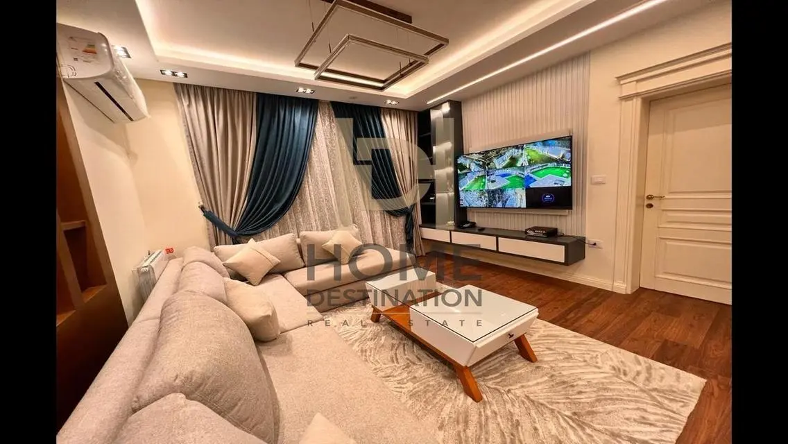 شقة فاخرة للبيع في سكاي بلازا مول