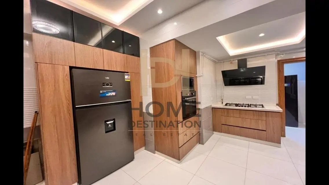 شقة فاخرة للبيع في سكاي بلازا مول
