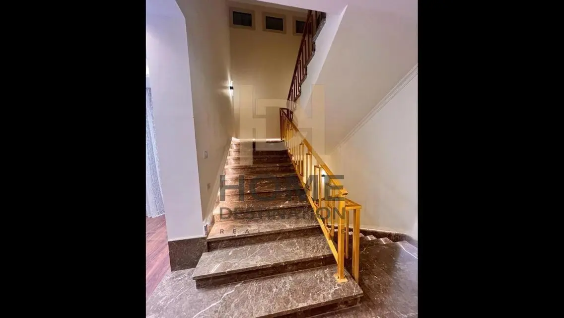 شقة فاخرة للبيع في سكاي بلازا مول