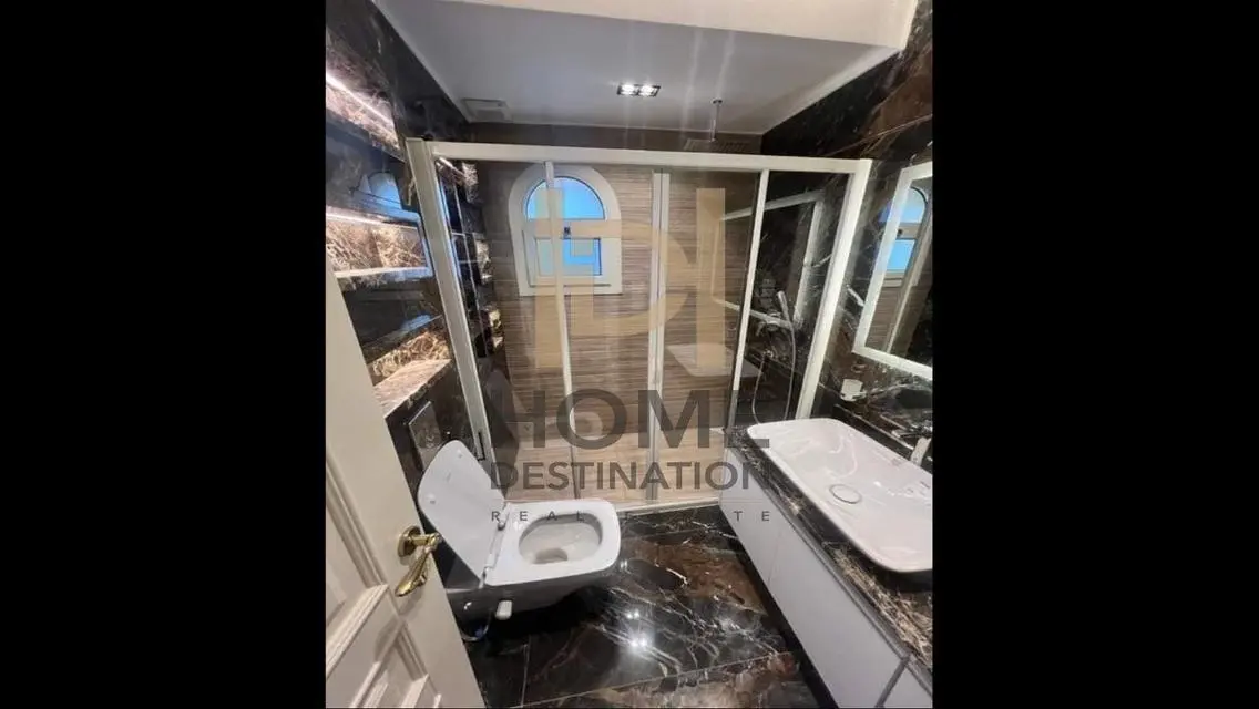 شقة فاخرة للبيع في سكاي بلازا مول
