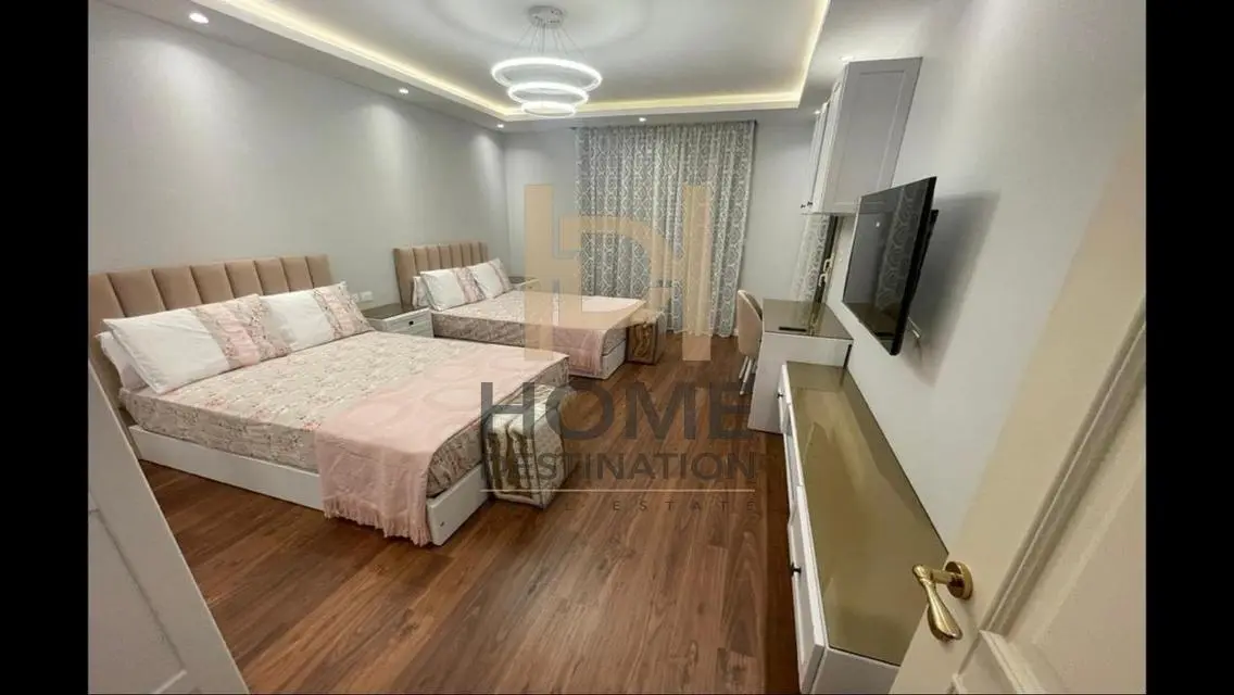 شقة فاخرة للبيع في سكاي بلازا مول