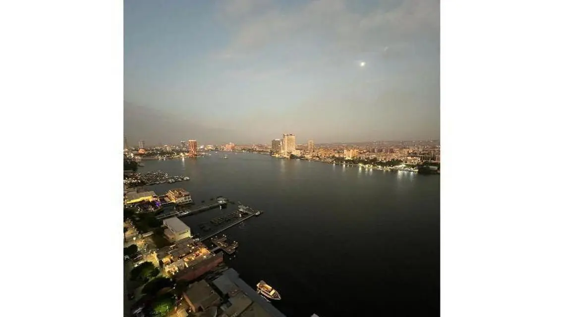 Luxury Apartment with Stunning Lake View