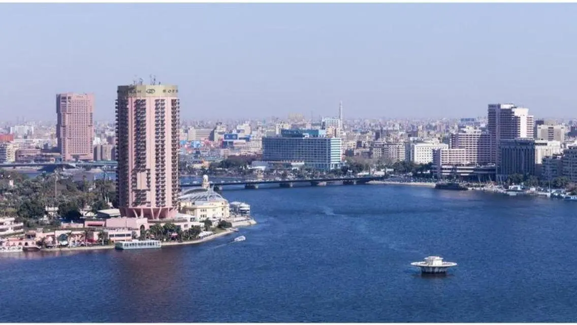 فيلا فاخرة للبيع مع إطلالة ساحرة على البحيرات