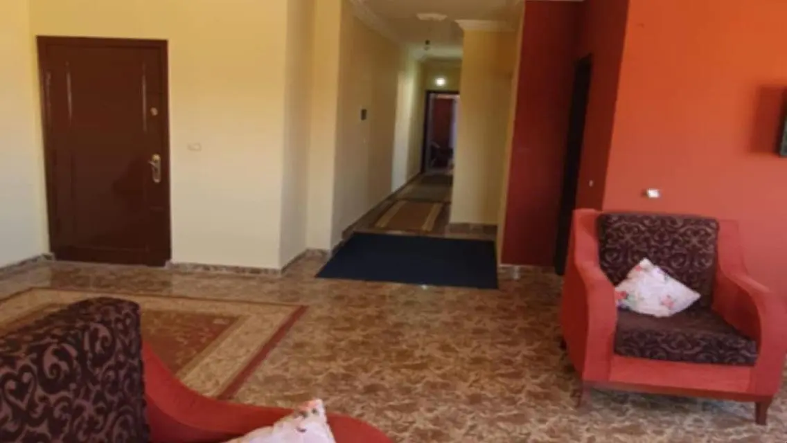 منزل للإيجار بالقرب من المعلم الرئيسي