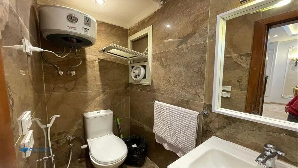 شقة مميزة في جولدن سكوير اجورا - مدينة المستقبل