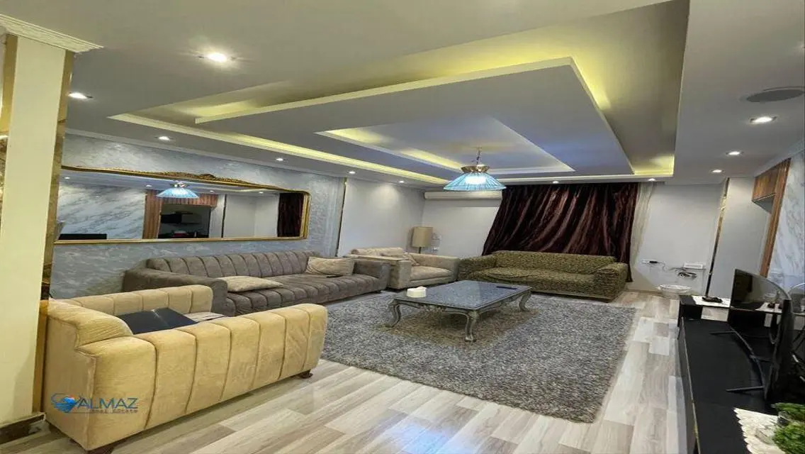 شقة مميزة في جولدن سكوير اجورا - مدينة المستقبل