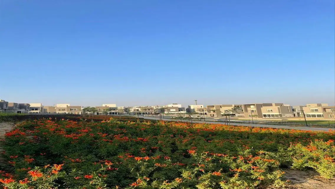فيلا فاخرة مع حديقة ومسبح خاص للبيع