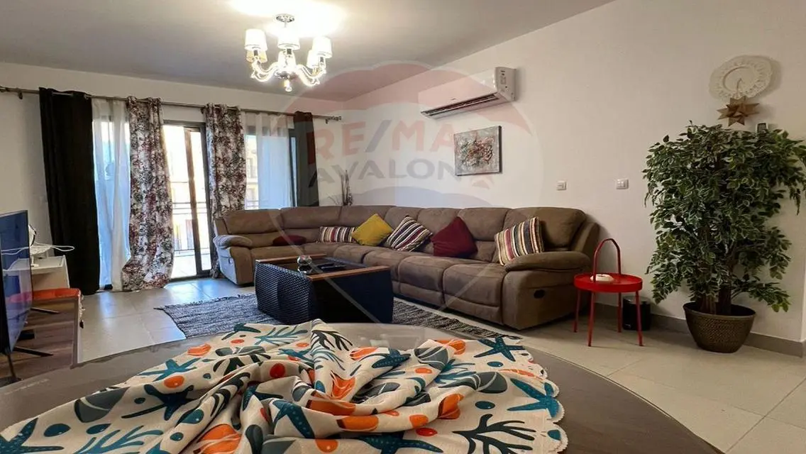 Stunning Property Overlooking Lakes - 600,000 EGP