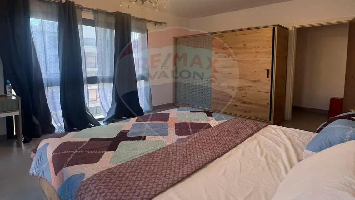 Stunning Property Overlooking Lakes - 600,000 EGP