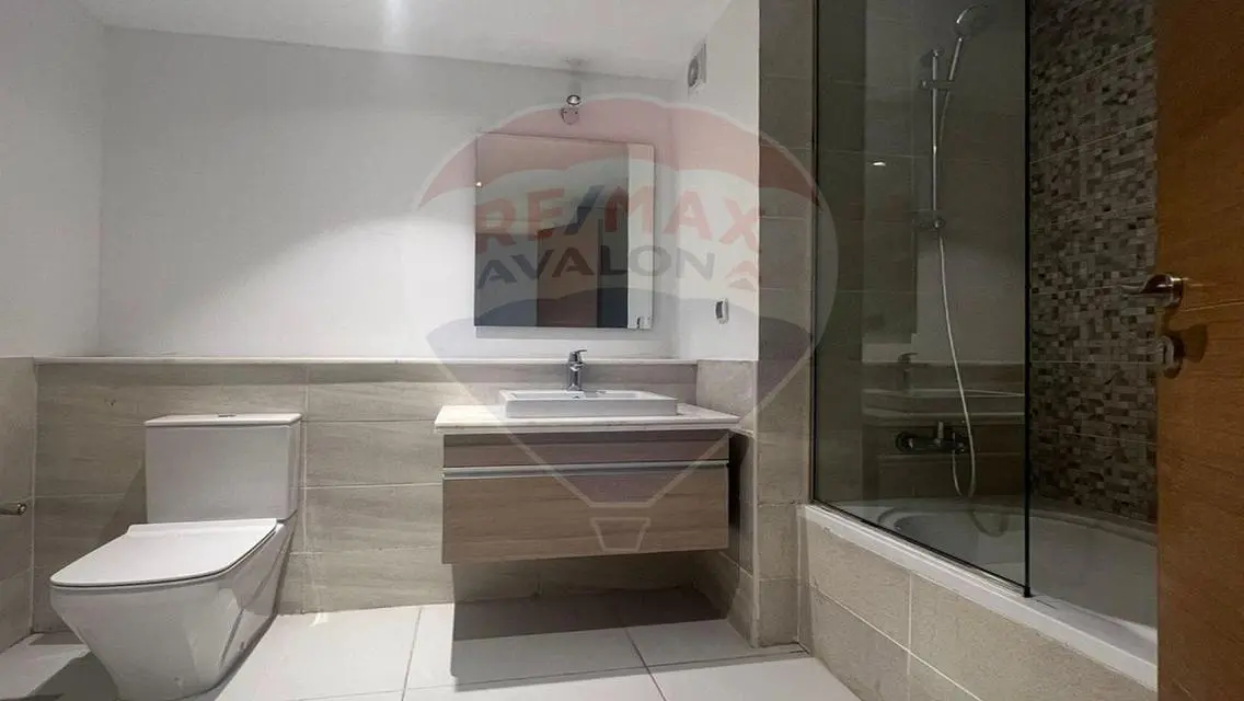 Stunning Property Overlooking Lakes - 600,000 EGP
