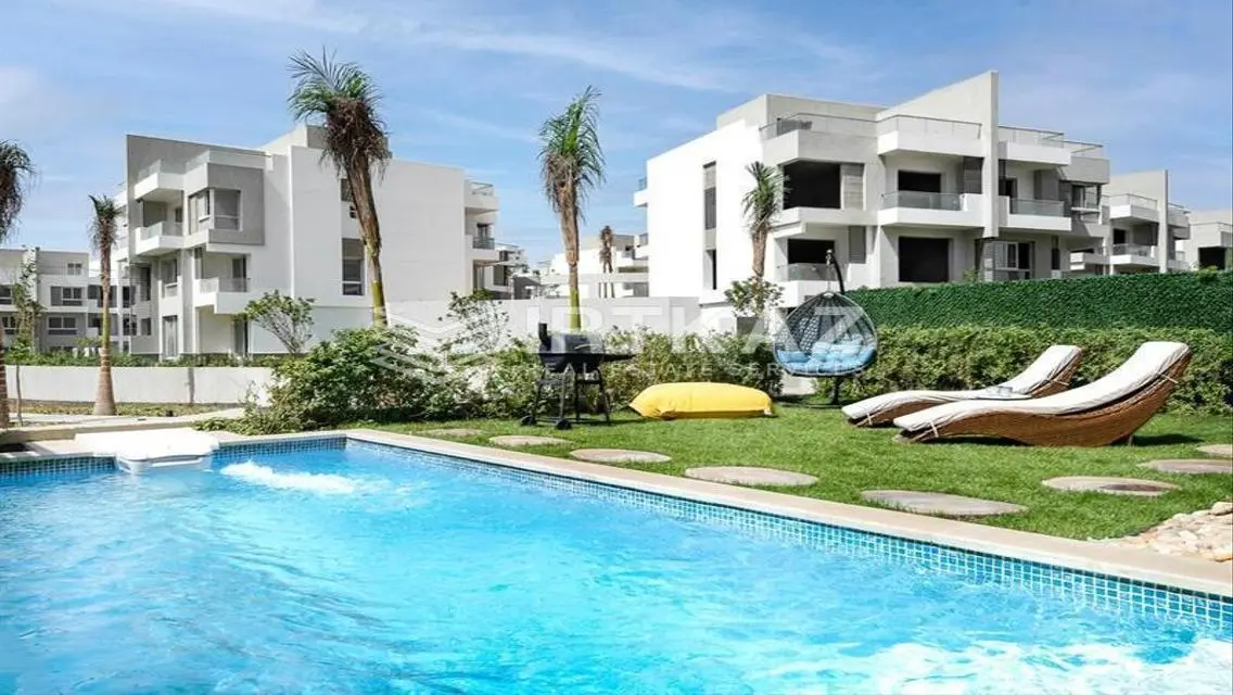 Luxurious 3-Bedroom Apartment with Lake View