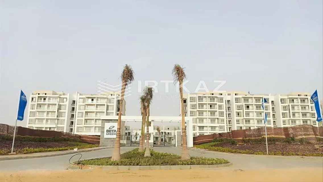 Luxurious 3-Bedroom Apartment with Lake View
