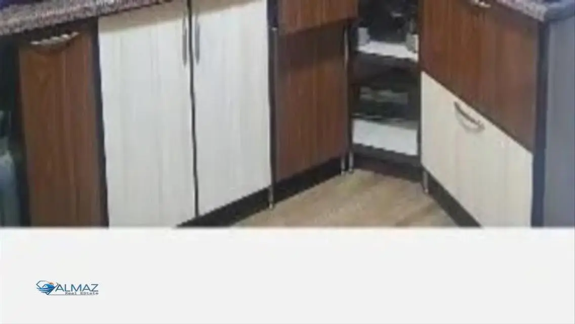 شقة رائعة للبيع بتكييف مركزي وشرفة