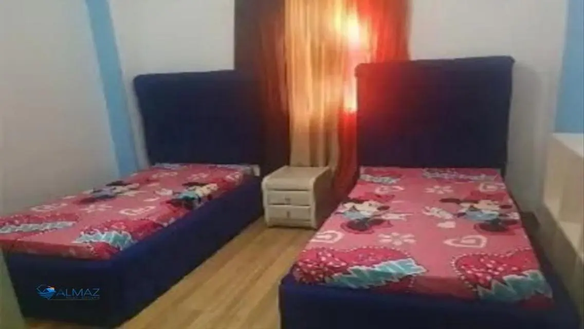 شقة رائعة للبيع بتكييف مركزي وشرفة