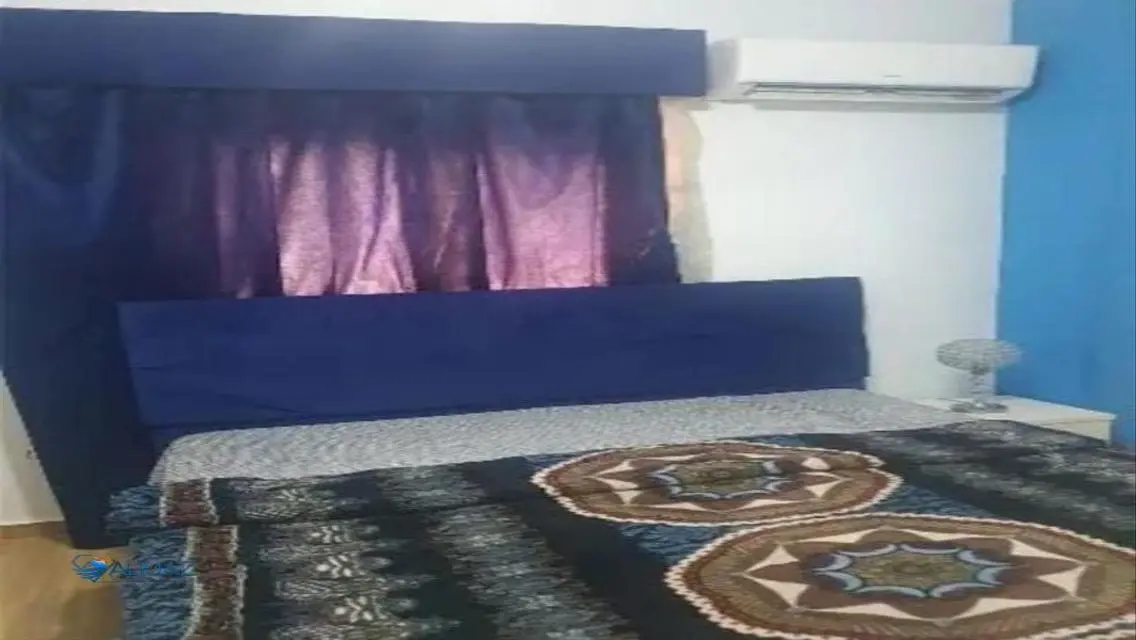 شقة رائعة للبيع بتكييف مركزي وشرفة
