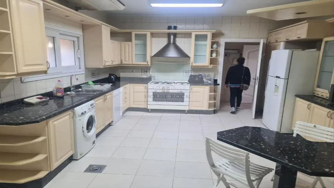 شقة فاخرة 3 غرف نوم مع خدمات مميزة
