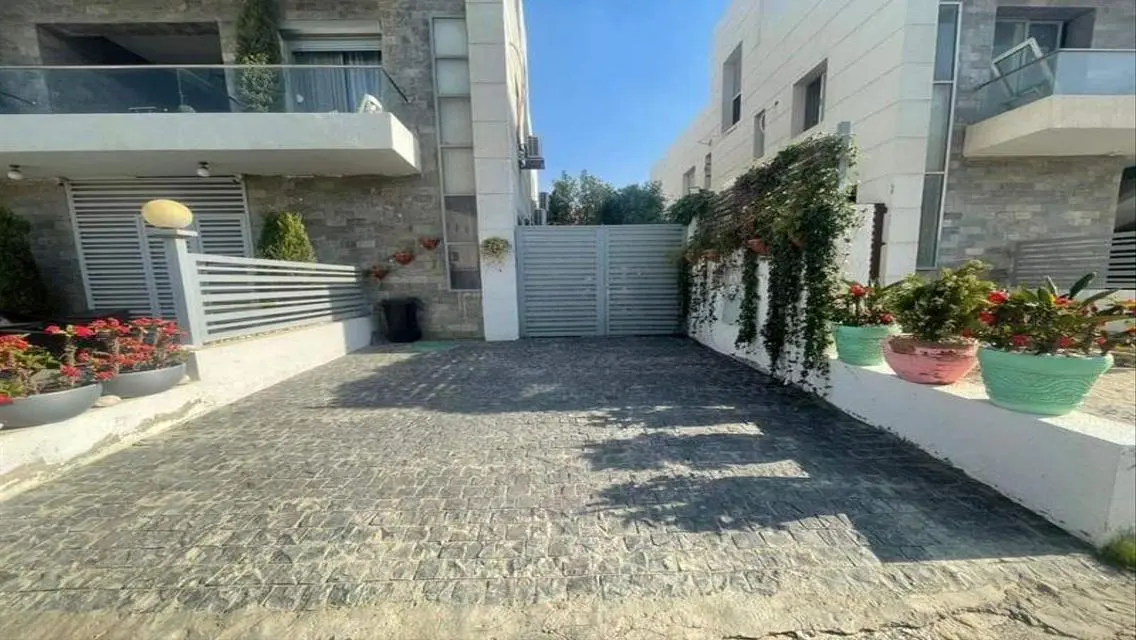 Luxury Apartment in Cleopatra Square, October