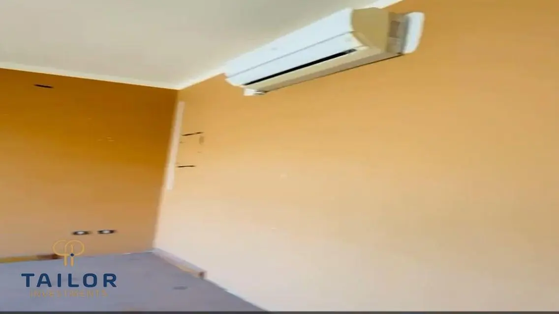 فيلا فاخرة للبيع بمساحة واسعة
