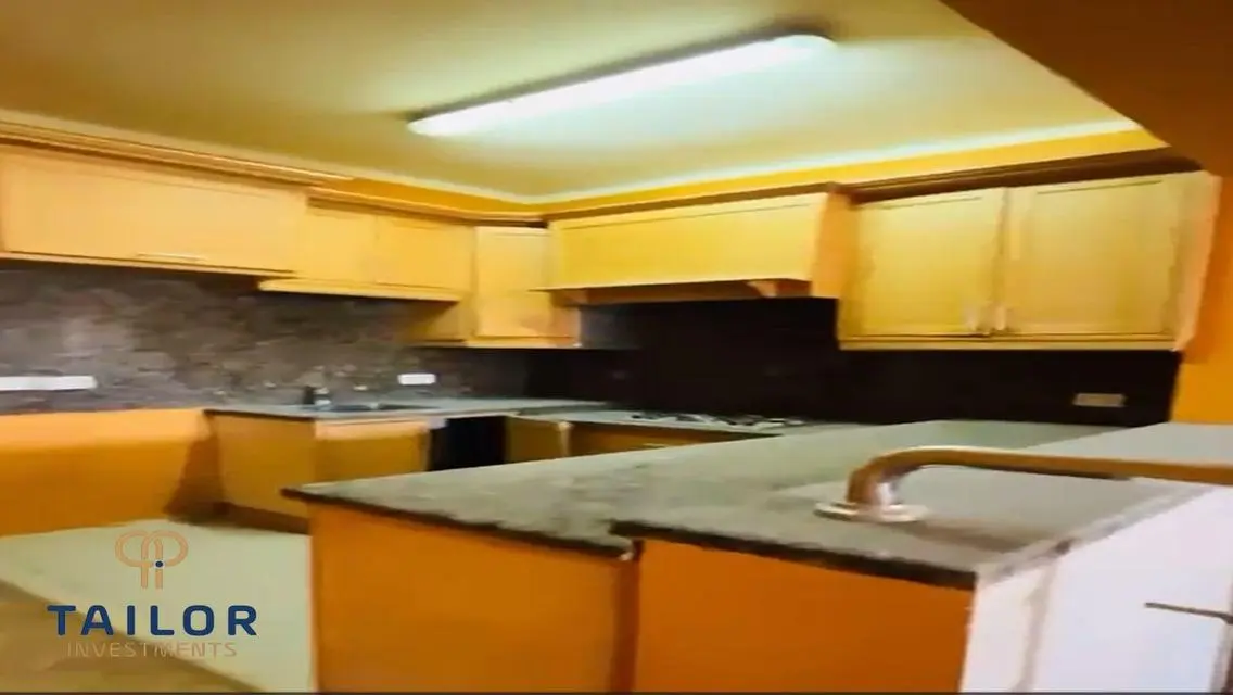 فيلا فاخرة للبيع بمساحة واسعة