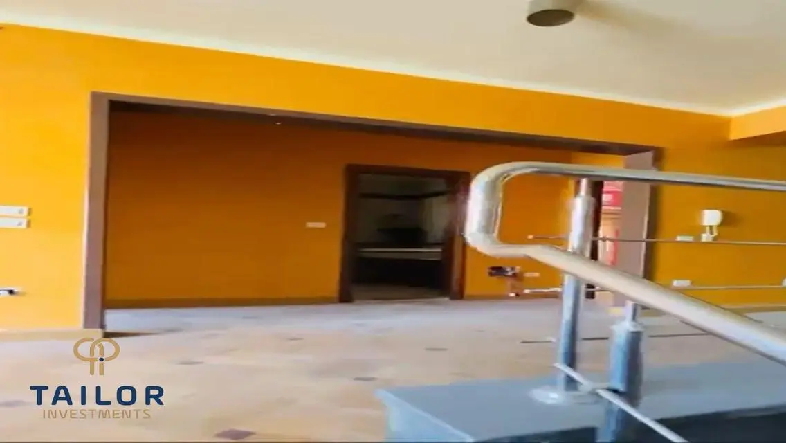 فيلا فاخرة للبيع بمساحة واسعة