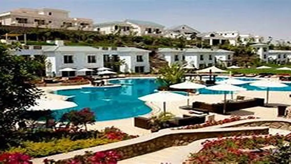 شقة زاوية 165م مطلة على البحيرة في iCity- القاهرة الجديدة