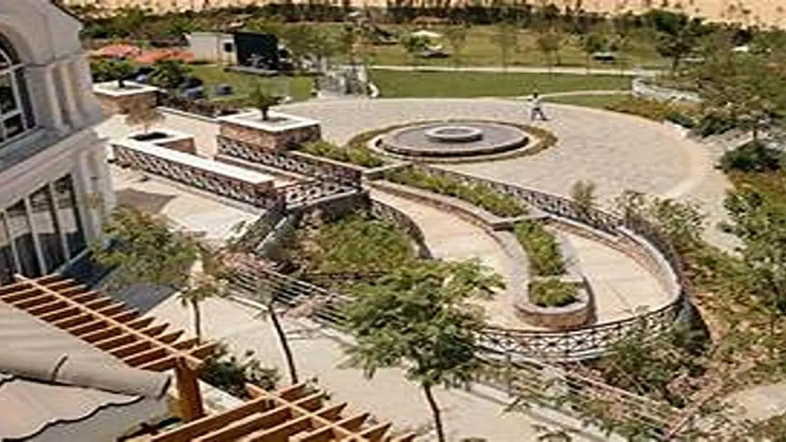 شقة زاوية 165م مطلة على البحيرة في iCity- القاهرة الجديدة