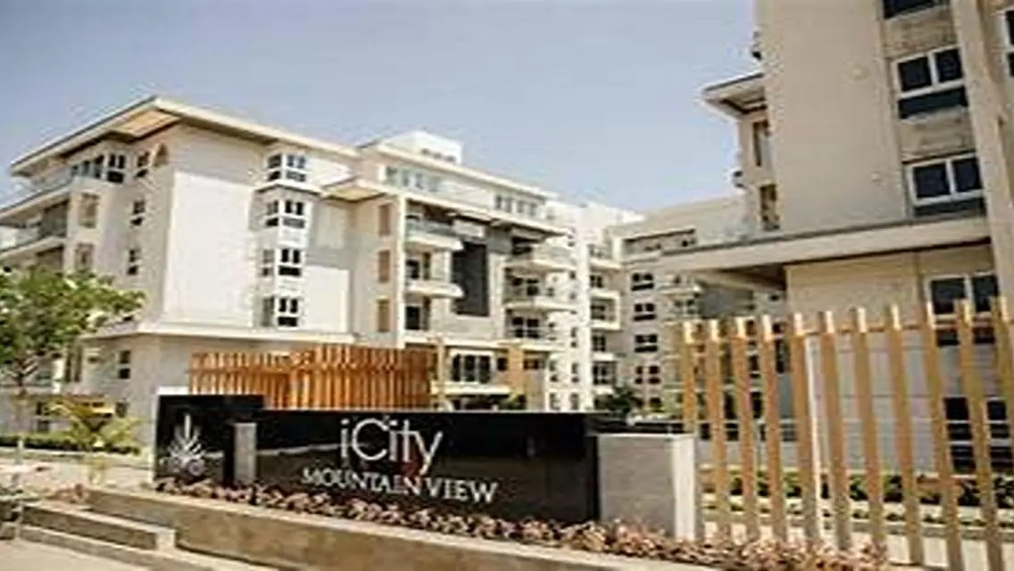 شقة زاوية 165م مطلة على البحيرة في iCity- القاهرة الجديدة