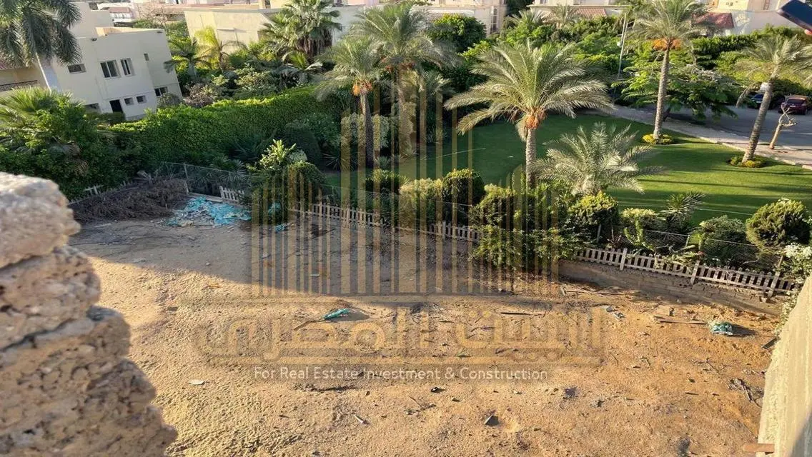 Luxury House with 3000 sqm and Private Garden