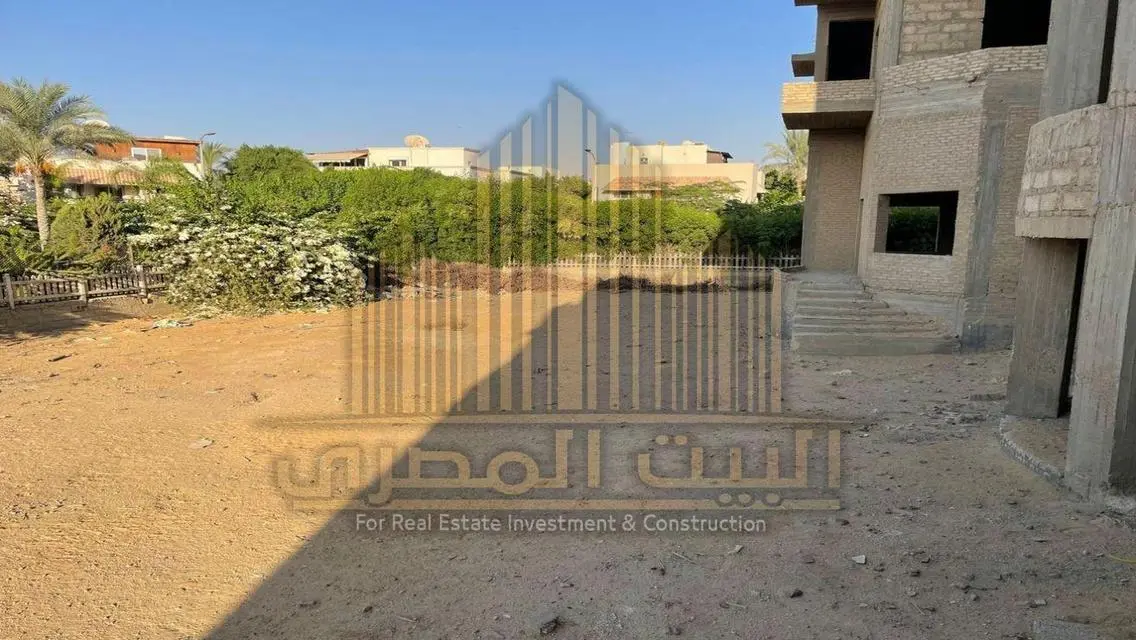 Luxury House with 3000 sqm and Private Garden