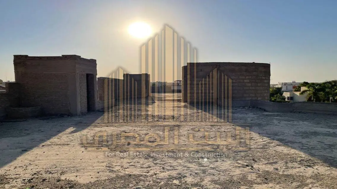 Luxury House with 3000 sqm and Private Garden