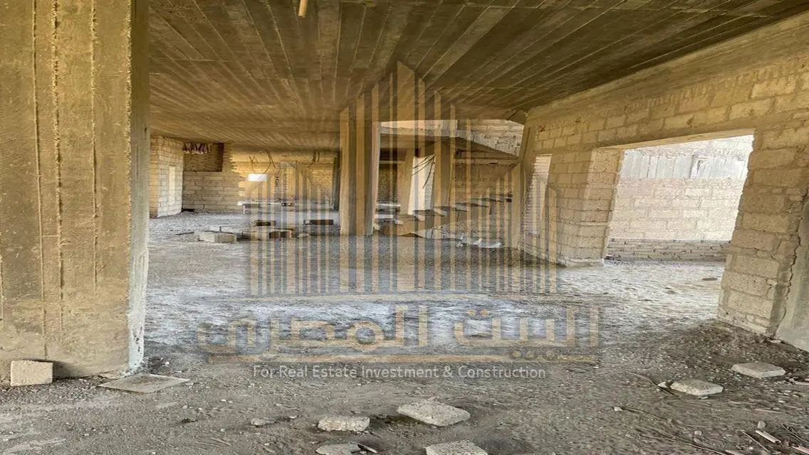 Luxury House with 3000 sqm and Private Garden