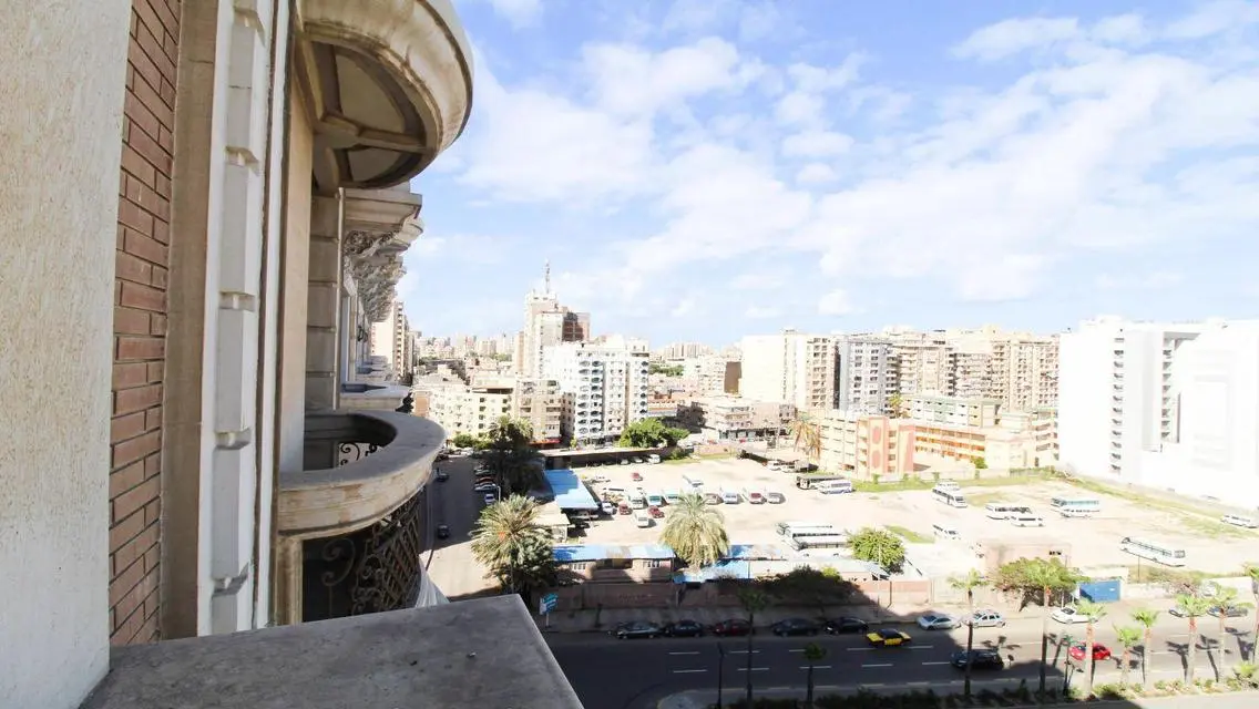 شقة فاخرة بمساحة 180 متر للبيع